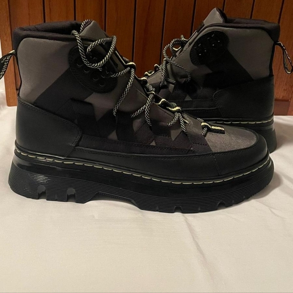 NEW DR. MARTENS MENS BOOTS SIZE 11 M / 12 L - Picture 6 of 15